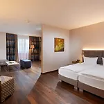 Otel Schloss Reinach 4*