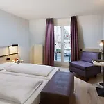 Otel Schloss Reinach