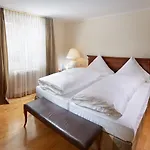 Schloss Reinach Otel