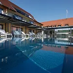 Schloss Reinach Otel Freiburg im Breisgau