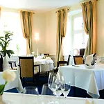 Schloss Reinach 4*