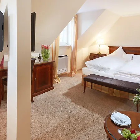 Otel Schloss Reinach