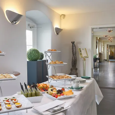 Otel Schloss Reinach 4*