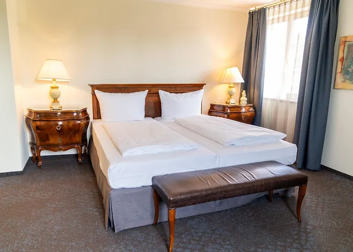 Schloss Reinach Отель